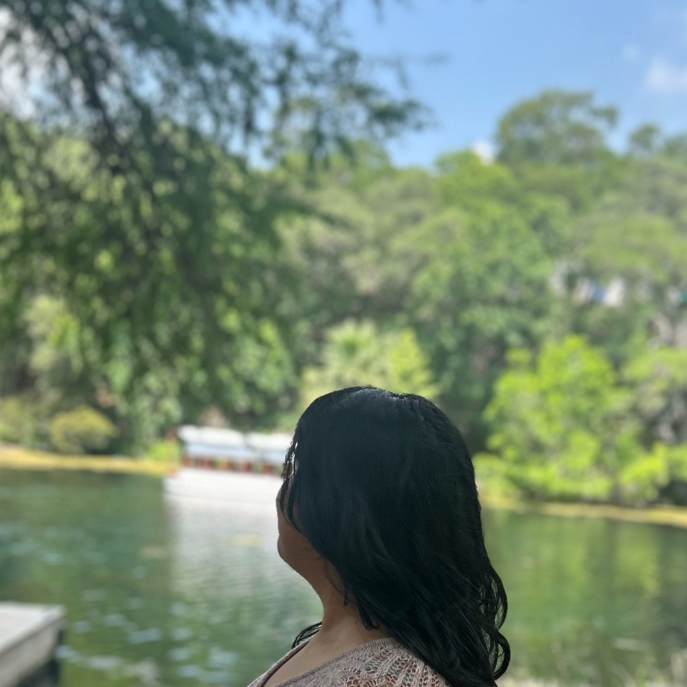 Meet your Posher, Nayeli